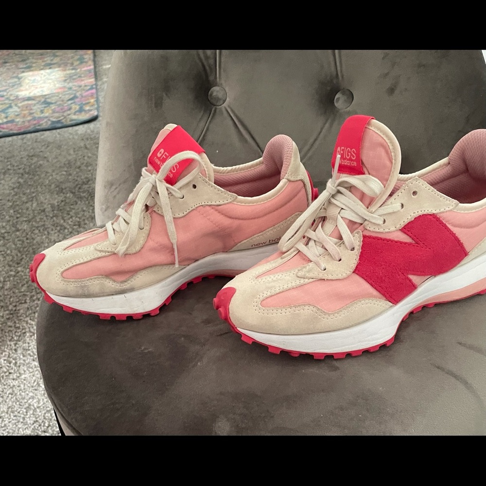 PINK 💞💕FIGS NEW BALANCE GYM SHOES - Picture 2 of 4